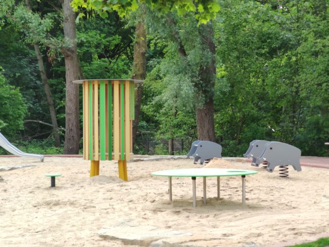 Neue Spielgeräte auf dem Waldspielplatz