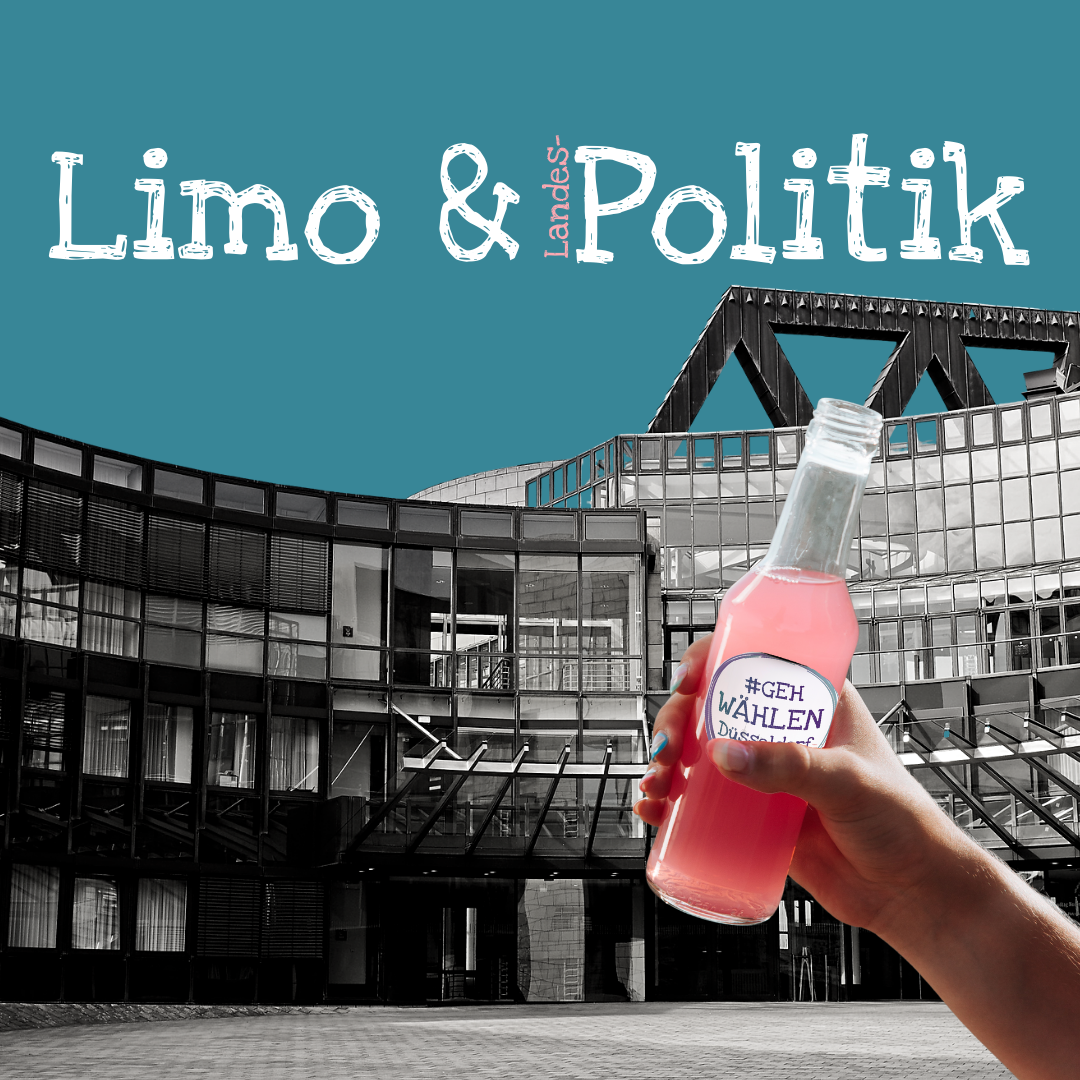 Dekoratives Bild mit der Überschrift "Limo & Landespolitk": Vor dem schwarz-weißen NRW-Landtagsgebäude hält eine Hand eine Limoflasche in den Bildausschnitt. Auf der Limo klebt ein Sticker mit der Aufschrift: Geh Wählen Düsseldorf.
