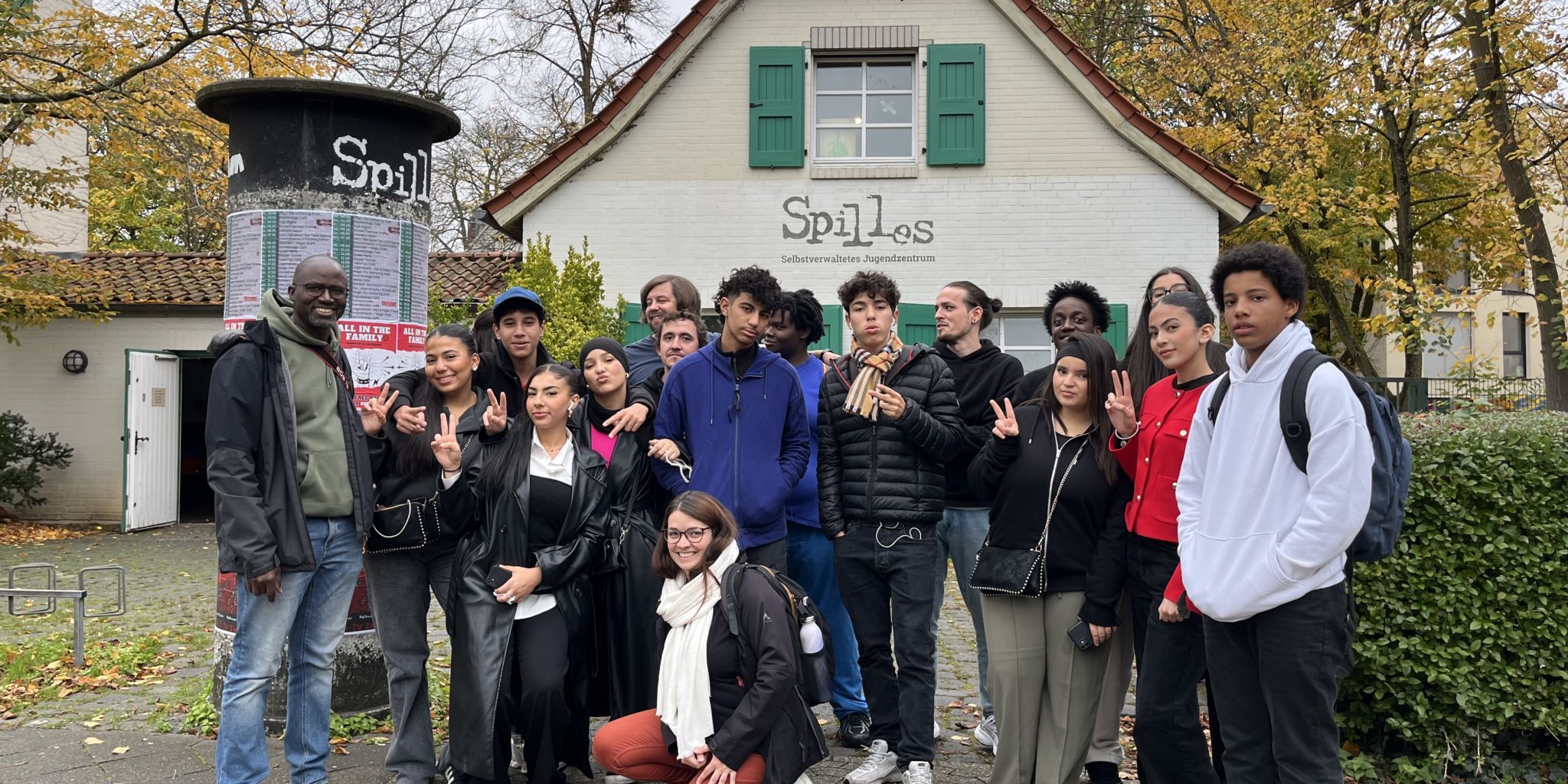Gruppenbild der Gruppe aus Toulouse vor dem Haus Spilles