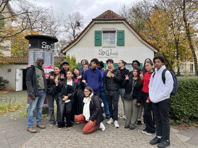 Gruppenbild der Gruppe aus Toulouse vor dem Haus Spilles