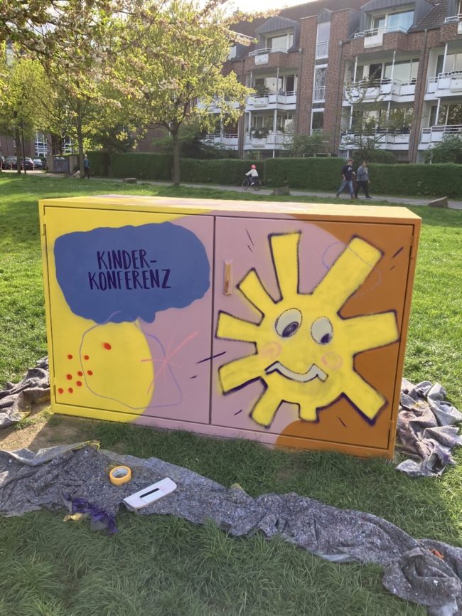 Bunt bemalter Container